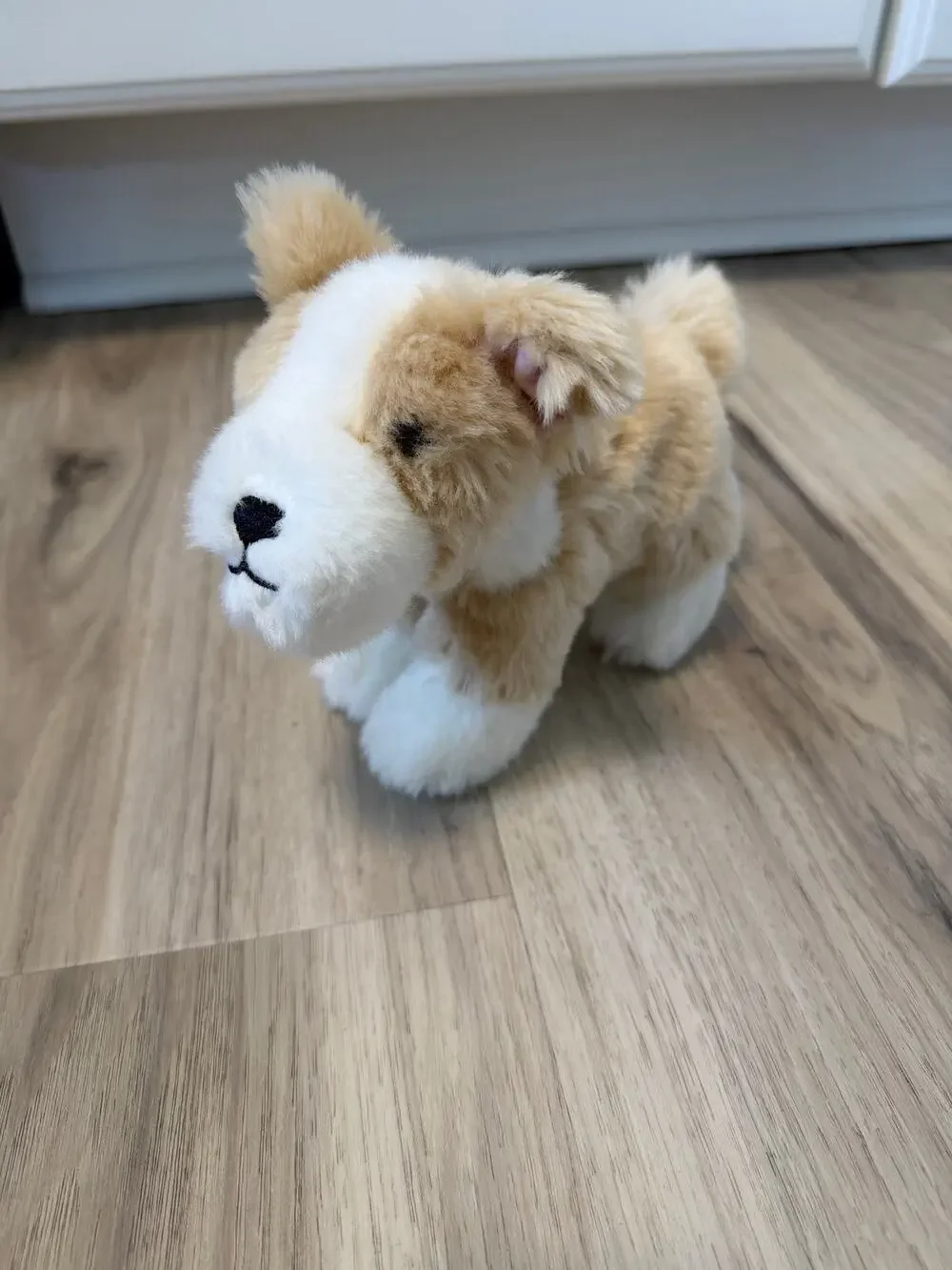 American Girl Corinne Tan Dog Flurry Plush Tan White 2022 HCM96 Puppy Toy